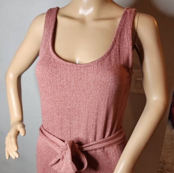 Gap pink ribbed knit sleeveless belted wideleg cropped jumpsuit. Size small. - Picture 7 of 15